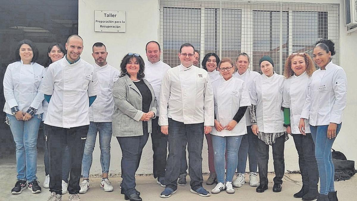 Imagen de uno de los grupos participantes en el curso de Hostelería desarrollado por Fundació Tots Units.