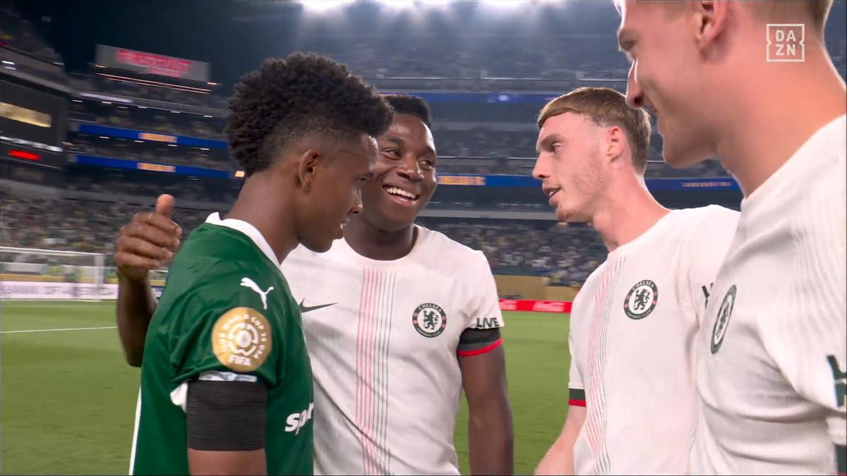 Estevao, ante Palmer, Delap y Essugo tras el Palmeiras - Chelsea