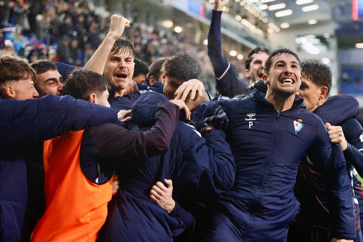 Los futbolistas del Eibar celebran un gol en Ipurua durante un partido de esta temporada.