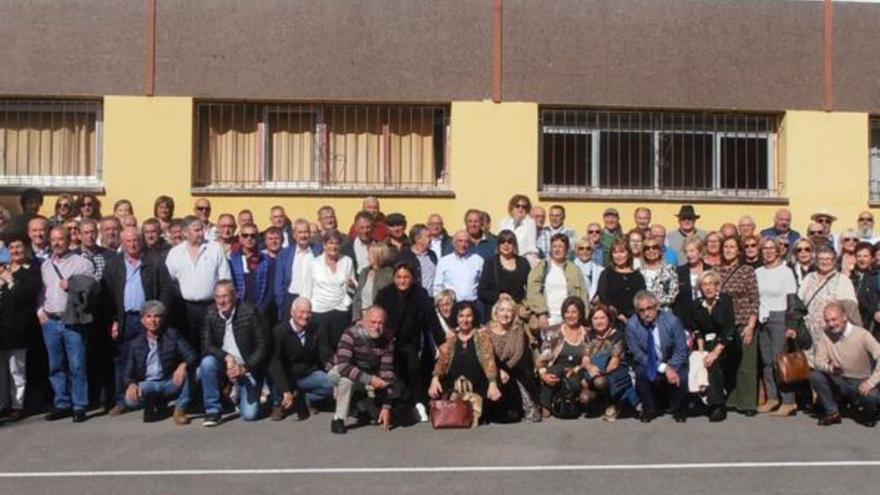 Los antiguos alumnos celebran los 55 años del instituto de Laviana |