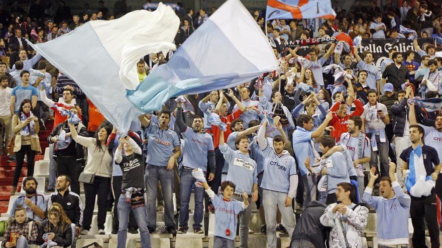 Aficionados del Celta en Balaídos // MARTA G. BREA