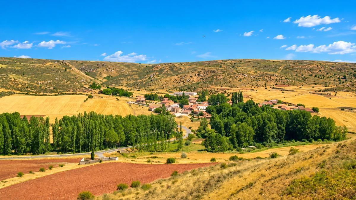 Benamira, donde la soledad convive con la riqueza de su patrimonio románico y natural.