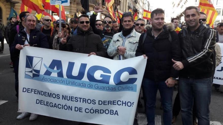 Guardias civiles y policías cordobeses, en la marcha por la equiparación salarial