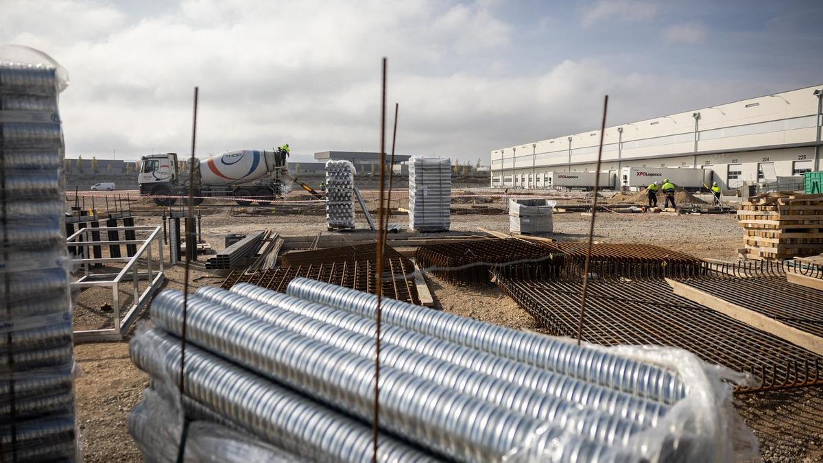 Obras de la nueva planta de Hitachi Energy en Plaza, hace unos días.