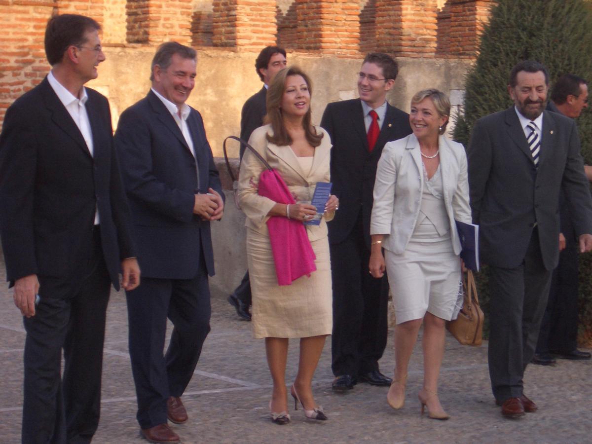 Maria Antònia Munar, Dolça Mulet, Pep Lliteres, Marcel Mateu y Guillem Ginard en el Palau dels Reis de Mallorca de Perpinyà