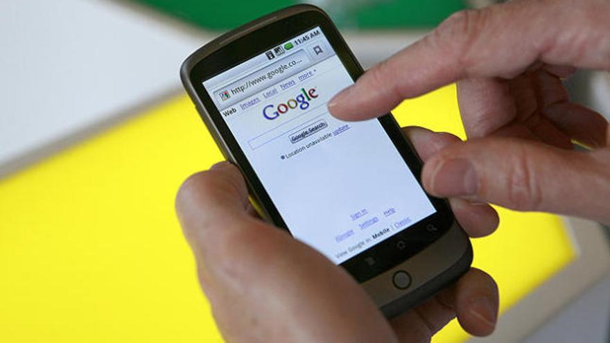 Página de Google en un &#039;smartphone.&#039;