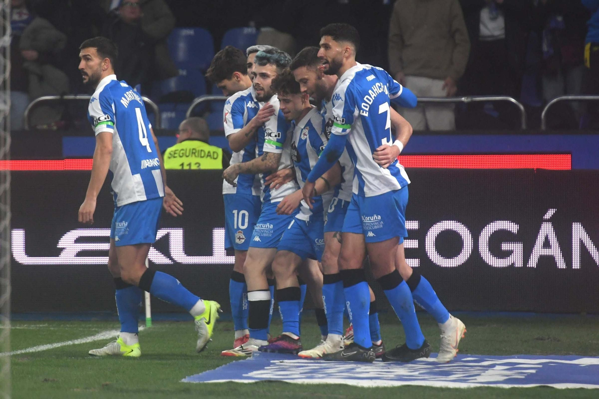 El Deportivo doblega al Almería en Riazor (3-1)