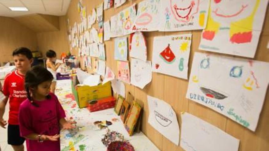 Niños en un taller de una escuela de verano que abrió el curso pasado.