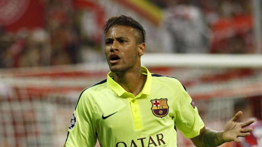 Neymar celebra uno de sus dos goles en el Allianz Arena de Múnich.