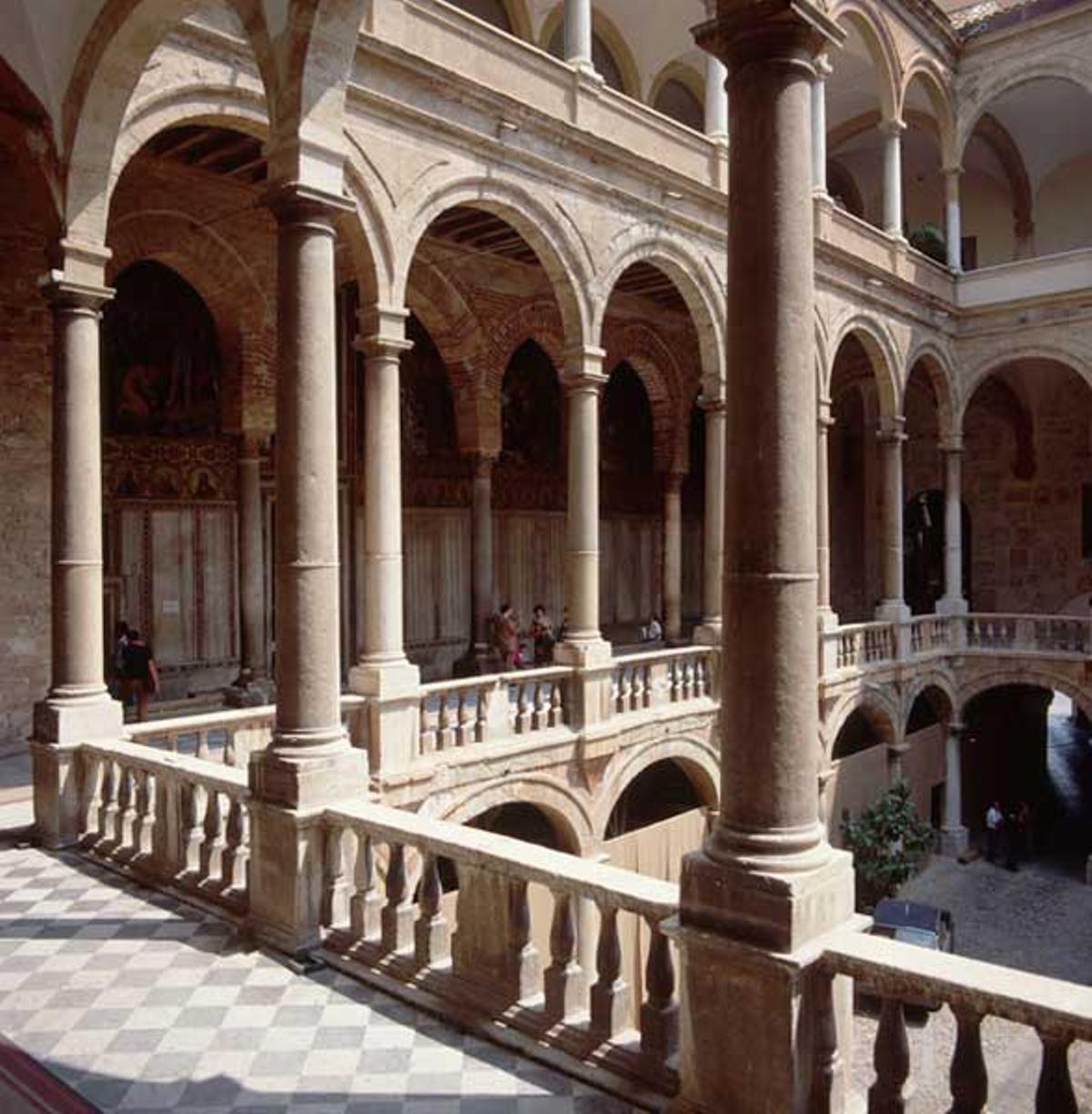 Arcada del Palacio Normando. Arcada del Palacio Normando.