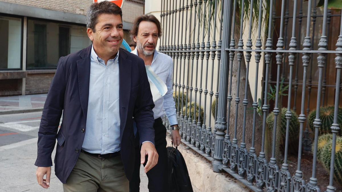 Mazón, sobre si assistirà al funeral d’estat per la dana: “No he de contestar a través dels mitjans a cap associació”