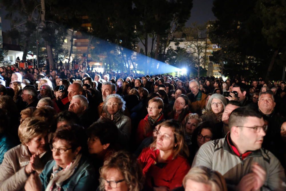 La plaza Castelar volvió a acoger el emotivo Encuentro de la Santa Mujer Verónica y Nuestro Padre Jesús Nazareno