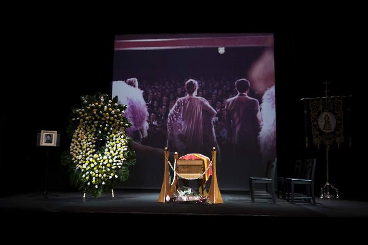 CAPILLA ARDIENTE EN EL TEATRO DE LA LATINA