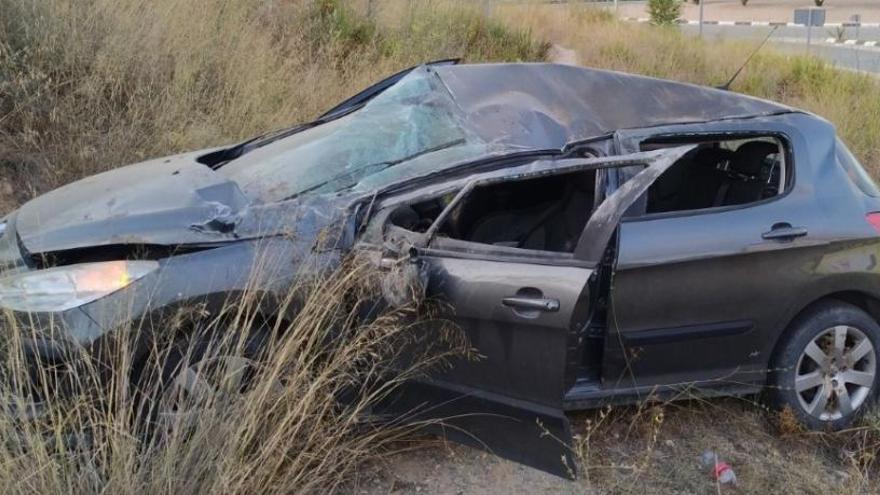 Imagen de cómo quedó el vehículo tras el accidente.
