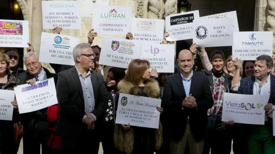 Echávarri cierra Maisonnave un sábado para una feria de muestras de comercio con 60 negocios