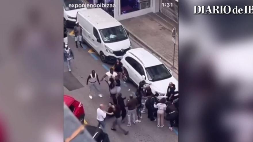 Vídeo: Nueva pelea multitudinaria en el barrio de ses Figueretes de Ibiza