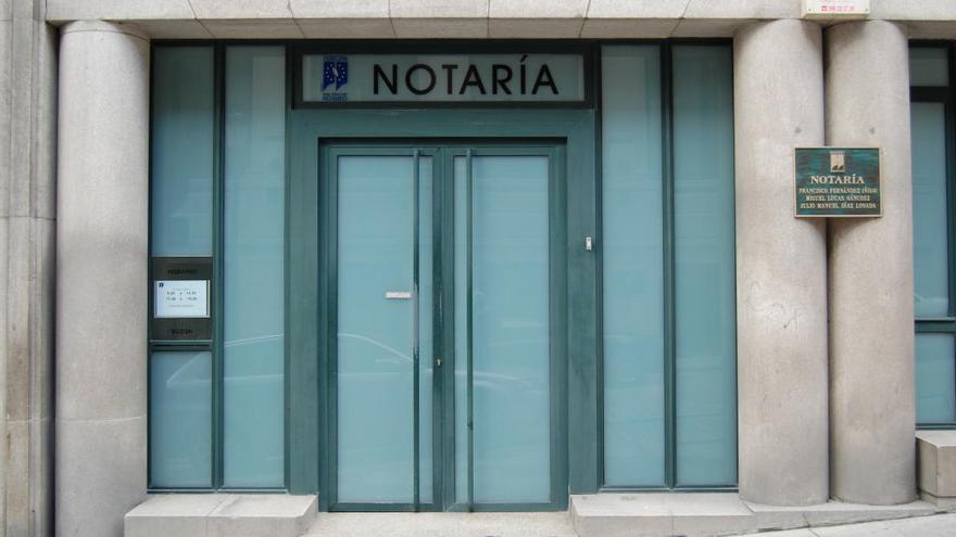 So sieht der Eingang zu einem spanischen Notariat aus. Es heißt hierzulande Notaría.