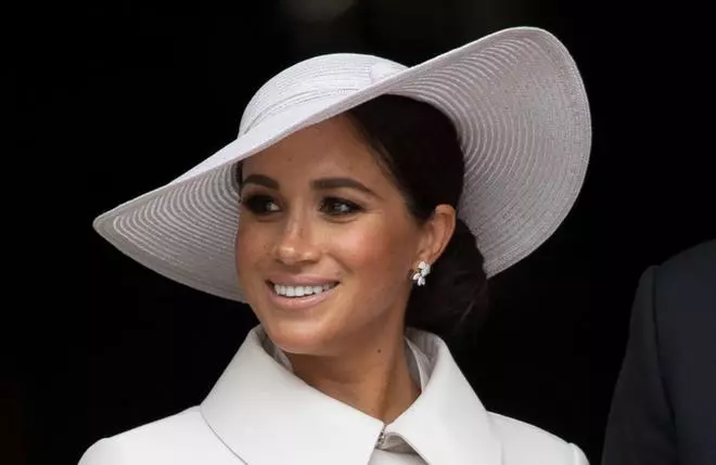 Jennifer Aniston y Julia Roberts prohiben a Meghan Markle asistir al funeral de Matthew Perry para hacerse fotos
