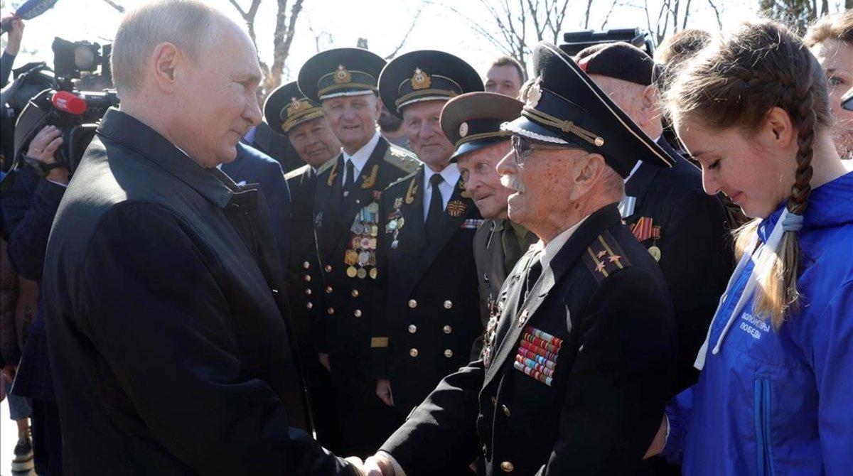 zentauroepp47410620 russian president vladimir putin  right  meets with local re190318184617