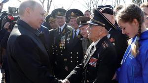 zentauroepp47410620 russian president vladimir putin  right  meets with local re190318184617