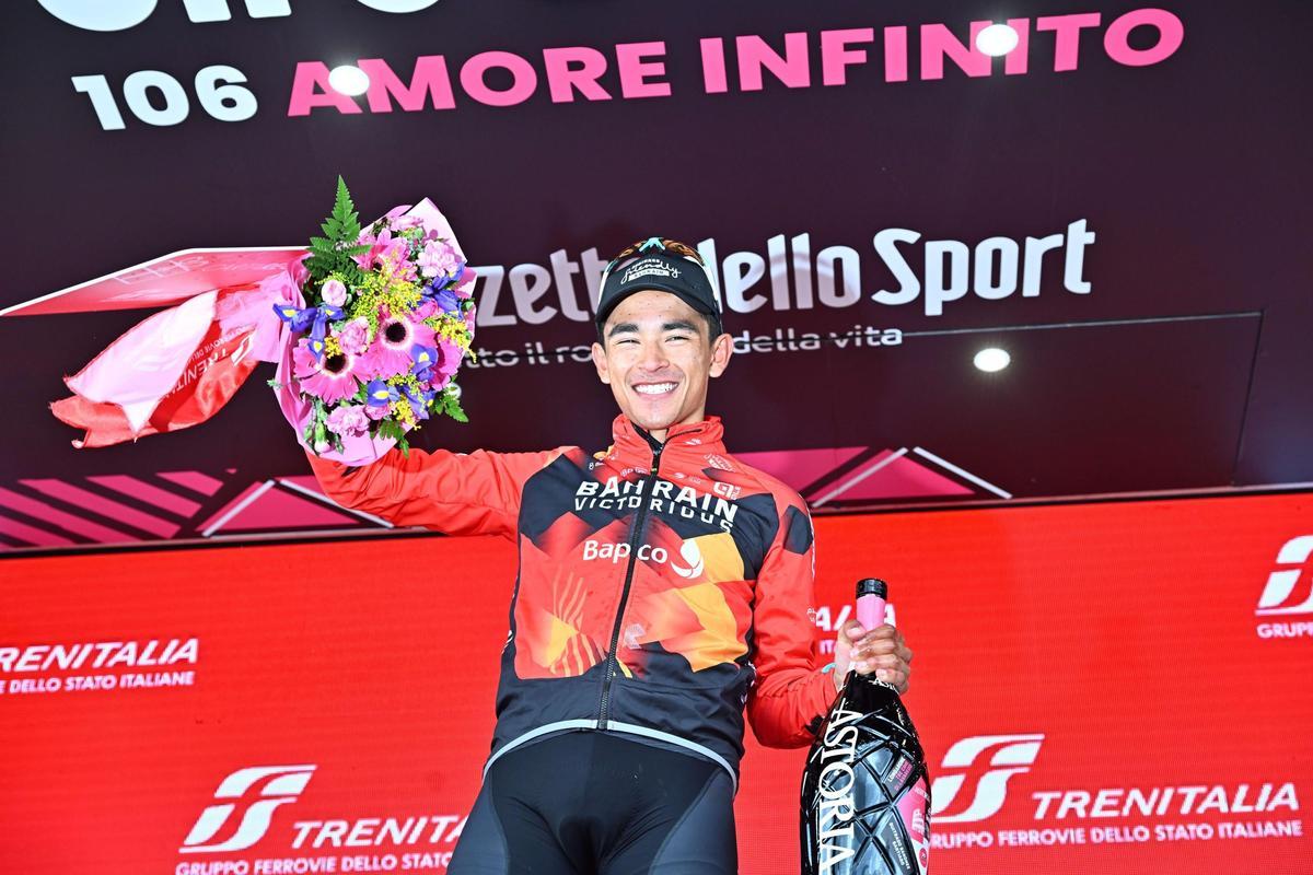 Tre Cime Di Lavaredo (Italy), 26/05/2023.- Colombian rider Santiago Butrago Sanchez of Bahrain Victorious team celebrates on the podium after winning the 19th stage of the Giro d’Italia 2023 cycling tour, over 183km from Longarone to Tre Cime di Lavaredo, Italy, 26 May 2023. (Ciclismo, Bahrein, Italia) EFE/EPA/LUCA ZENNARO