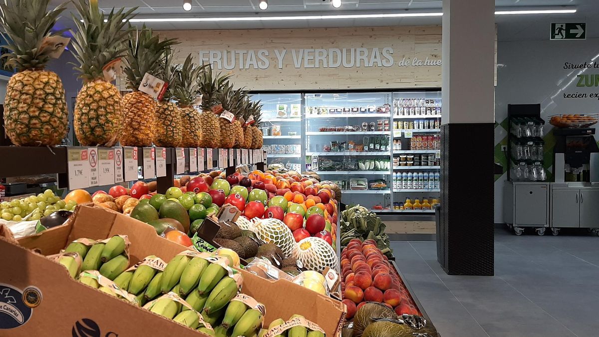 Sección de frutas y verduras en un masymas.