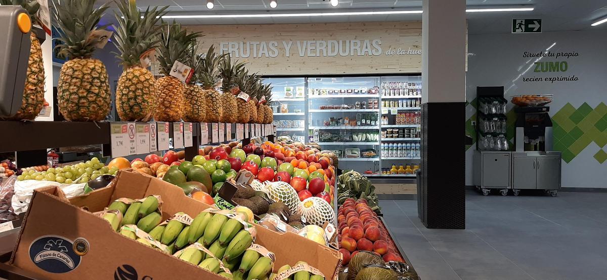 Sección de frutas y verduras en un masymas.