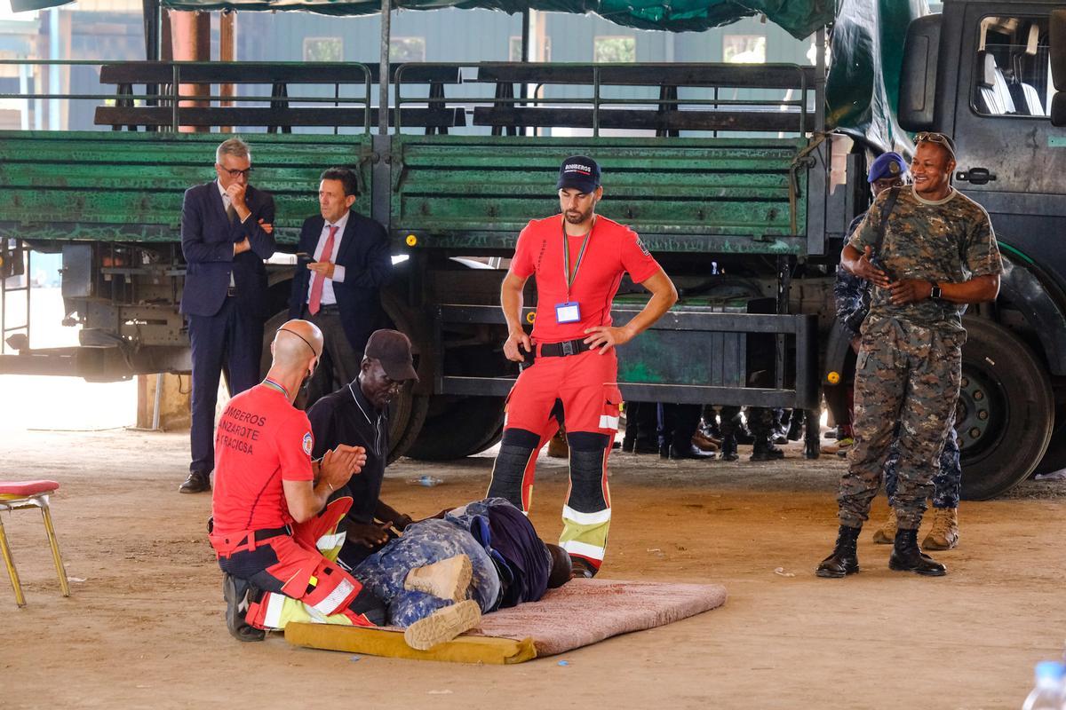 Bomberos de Lanzarote imparten un curso de primeros auxilios en Gambia
