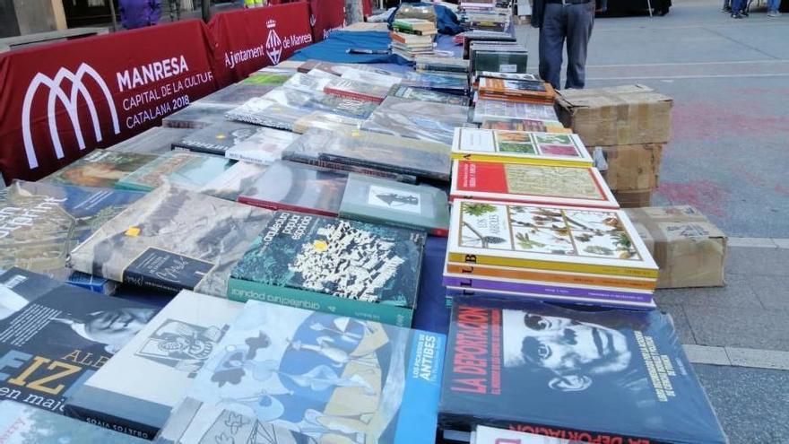 Llibres durant l&#039;edició de 2021 de Sant Jordi a Manresa