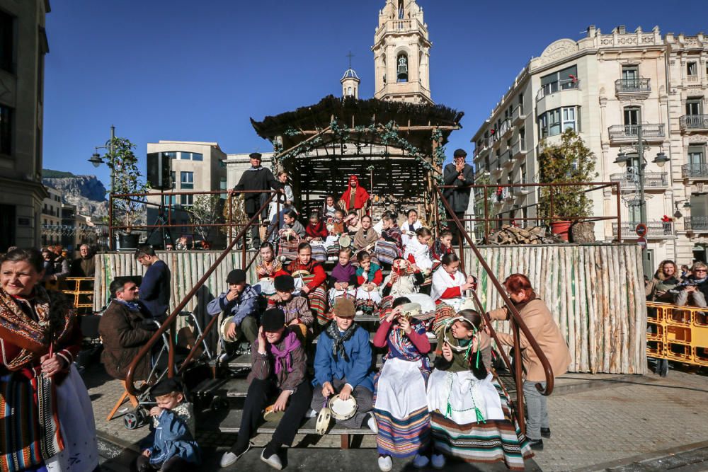 «Les Pastoretes» adoran al Niño en Alcoy