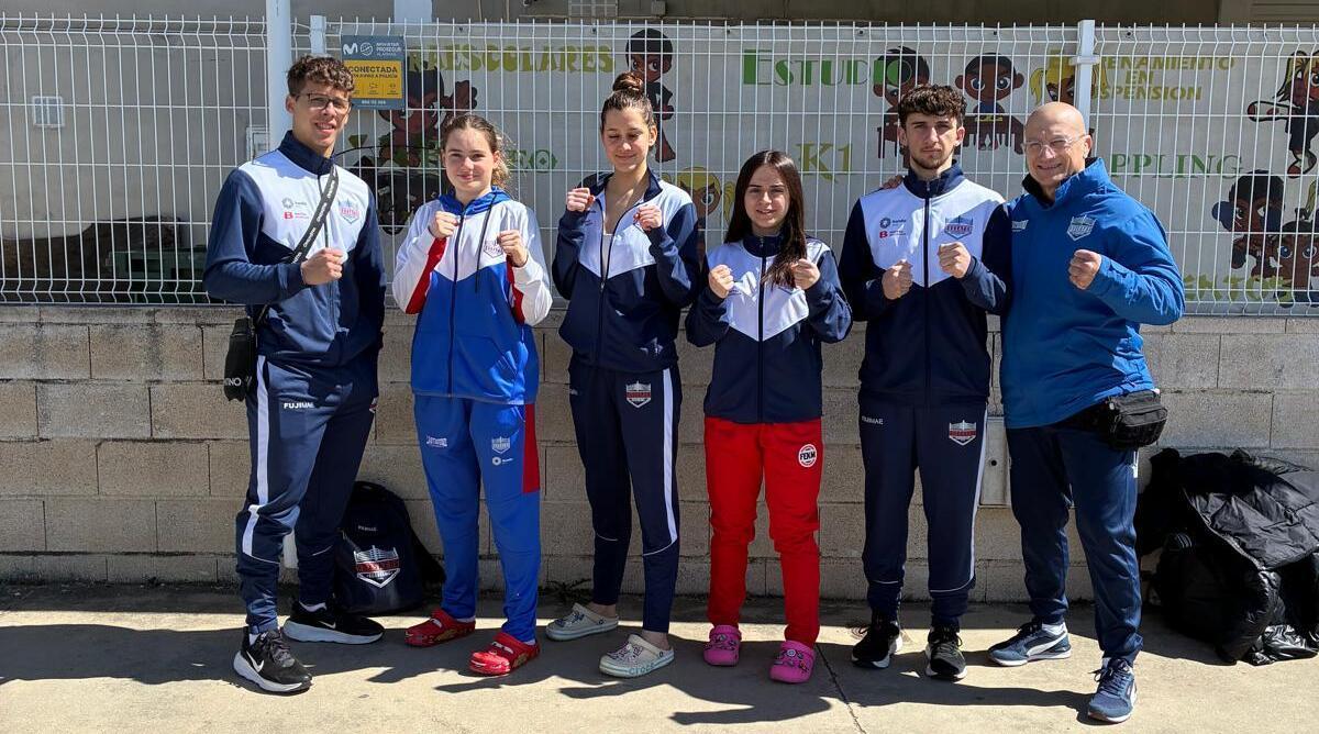 El técnico y los deportistas del BoxSafor