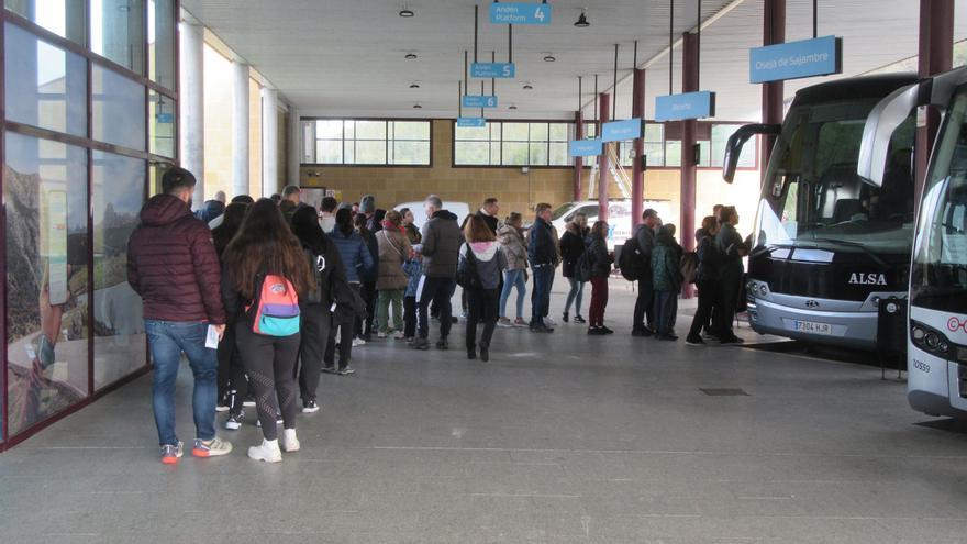 Solucionada por fin la avería en los baños de la estación de autobuses de Cangas de Onís