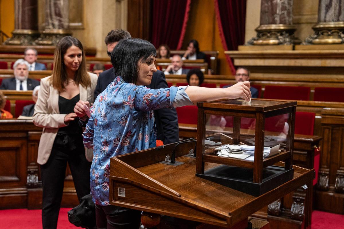 La líder de Aliança Catalana, Sílvia Orriols, en su debut en el Parlament.