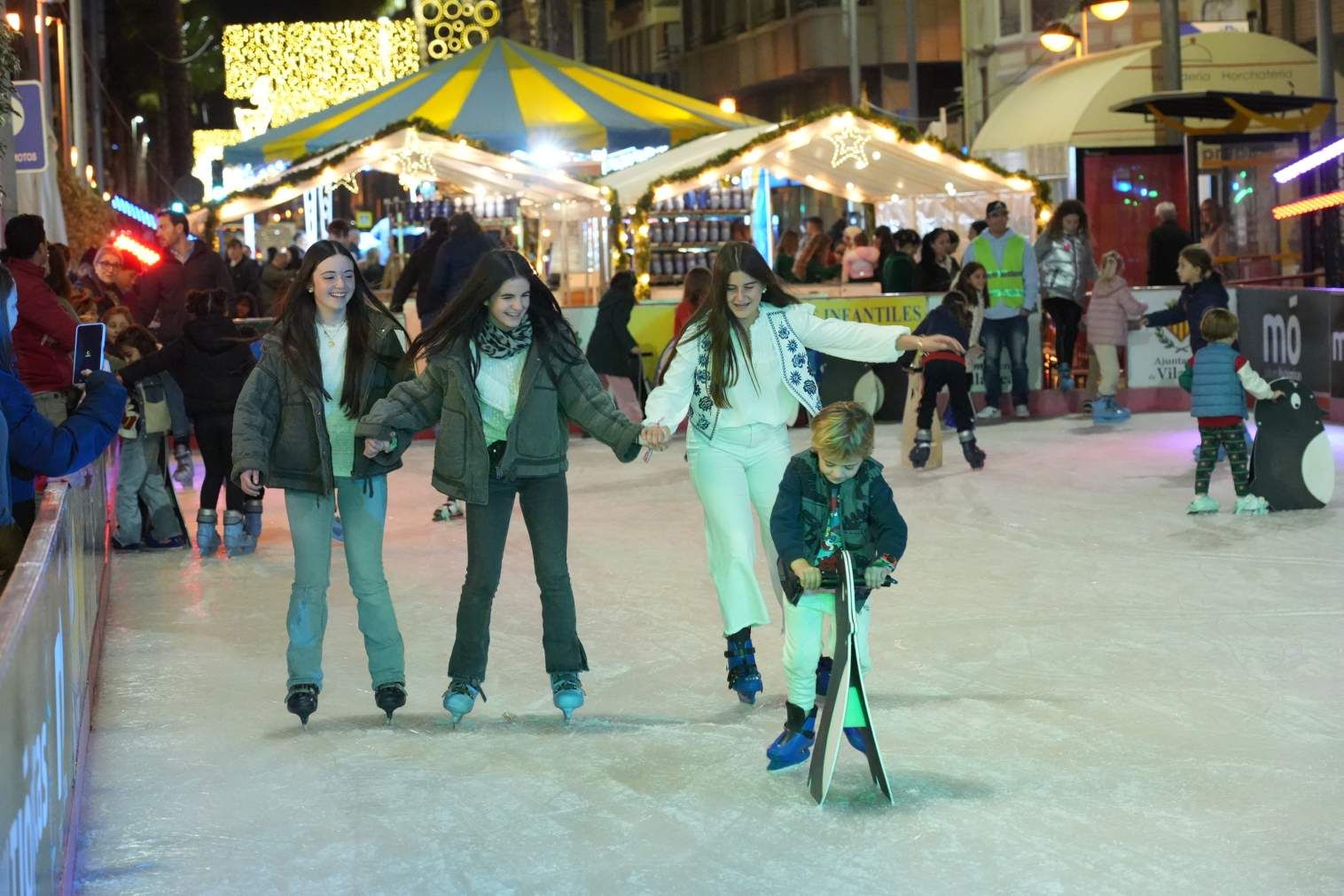FOTOGALERÍA: Vila-real inaugura su Feria de Nadal y la Fira del Regal
