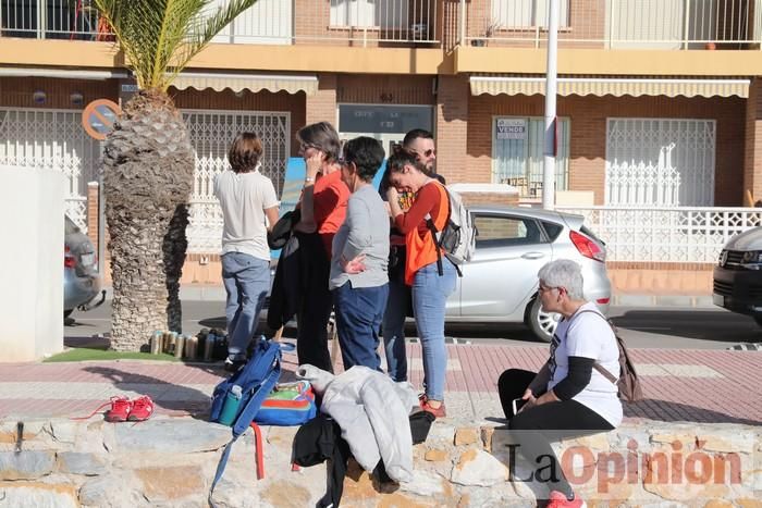 Un 'SOS' gigante para el Mar Menor formado por escolares en Villananitos