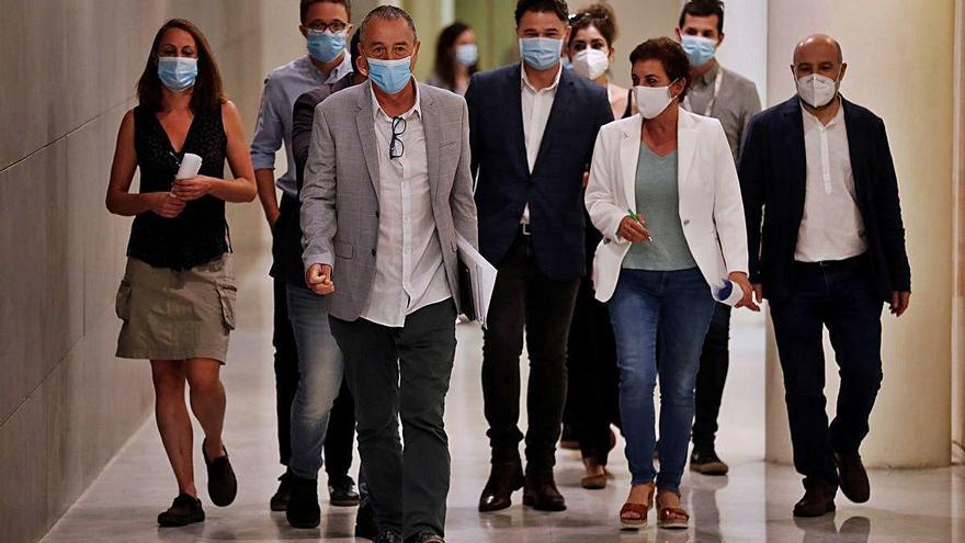 Joan Baldoví, en el centro, ayer en el Congreso.