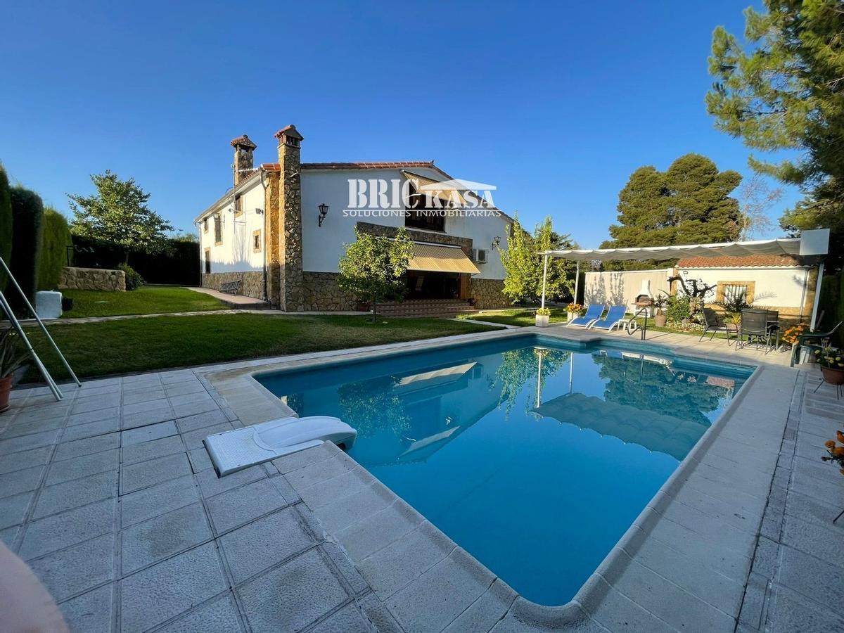 Casa con piscina en Cáceres