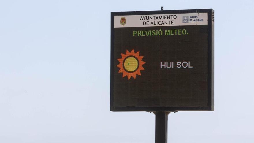 El turismo se convierte en el inesperado motor de cambio de la escena urbana y rural ante las olas de calor