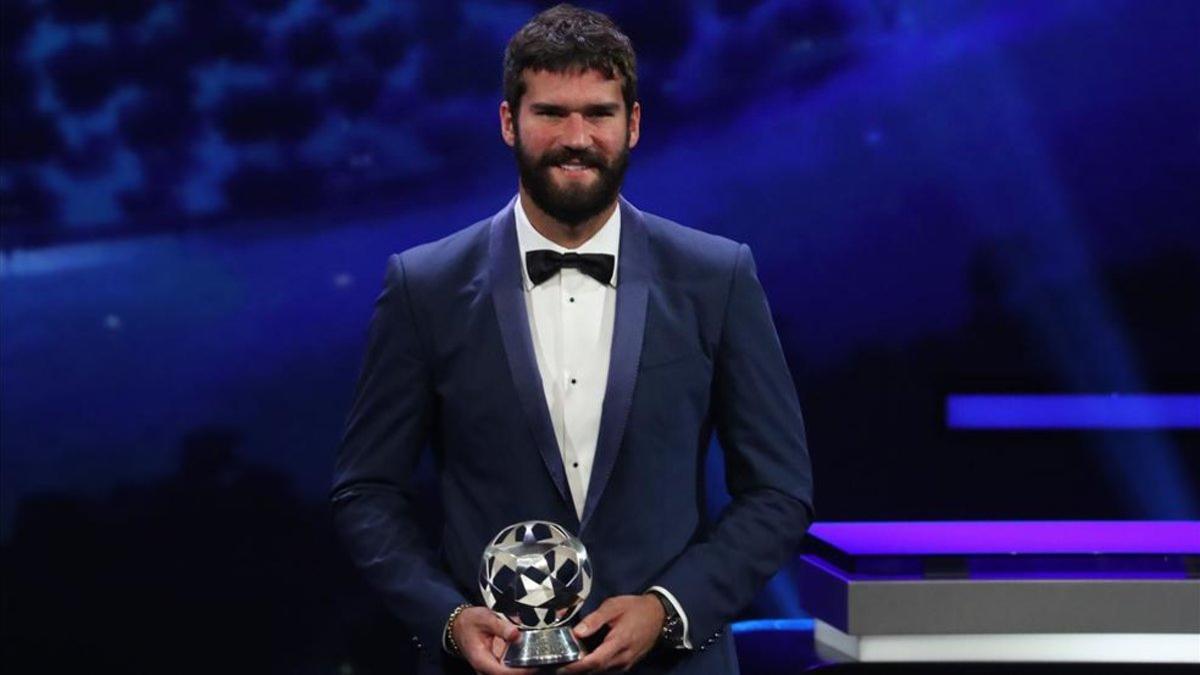 Alison Becker fue elegido mejor portero de la última edición de la Champions