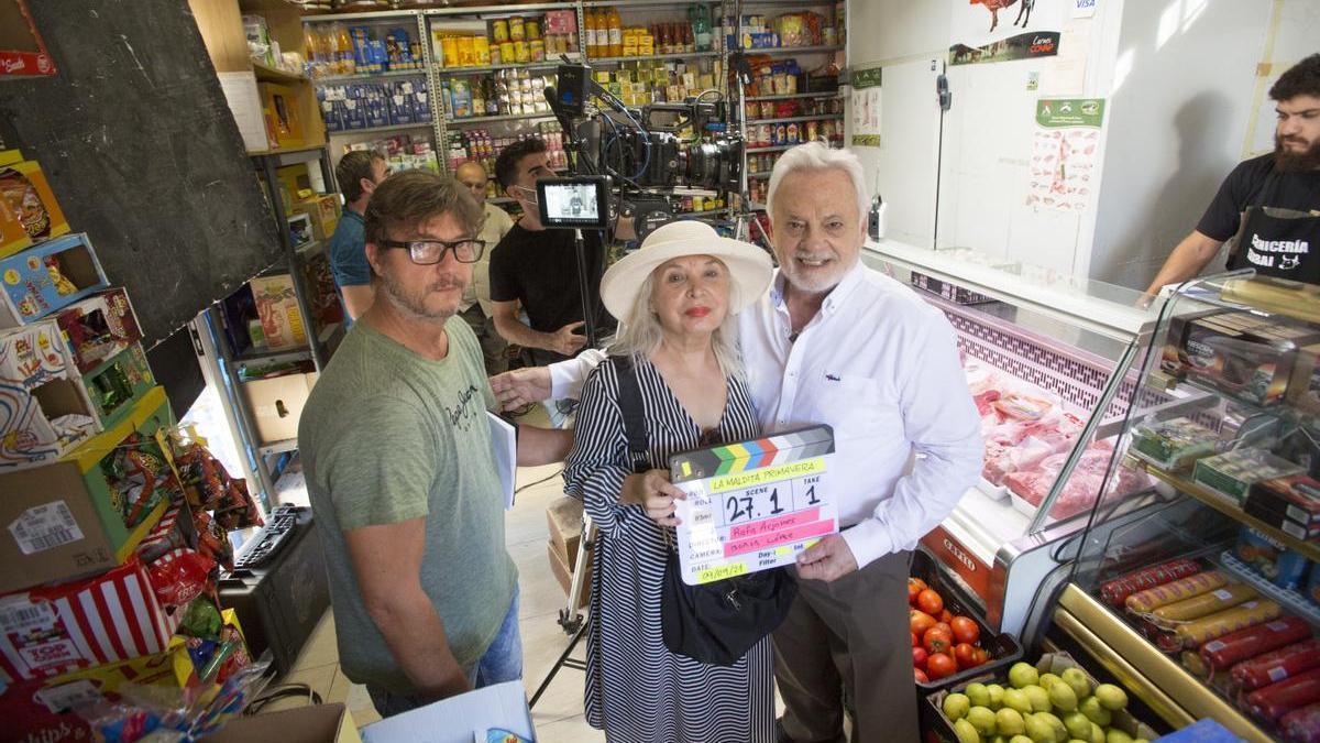 Rafa Arjones con los dos actores protagonistas, durante el rodaje de &quot;La maldita primavera&quot;.