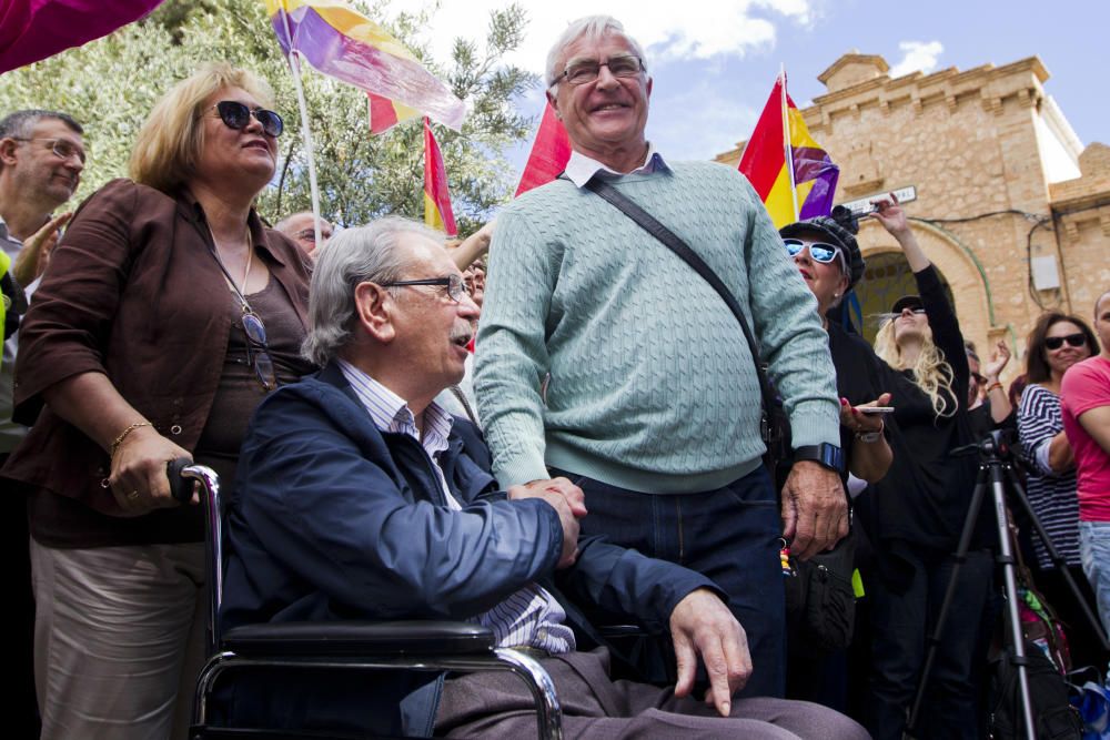 Homenaje en la fosa común de Paterna