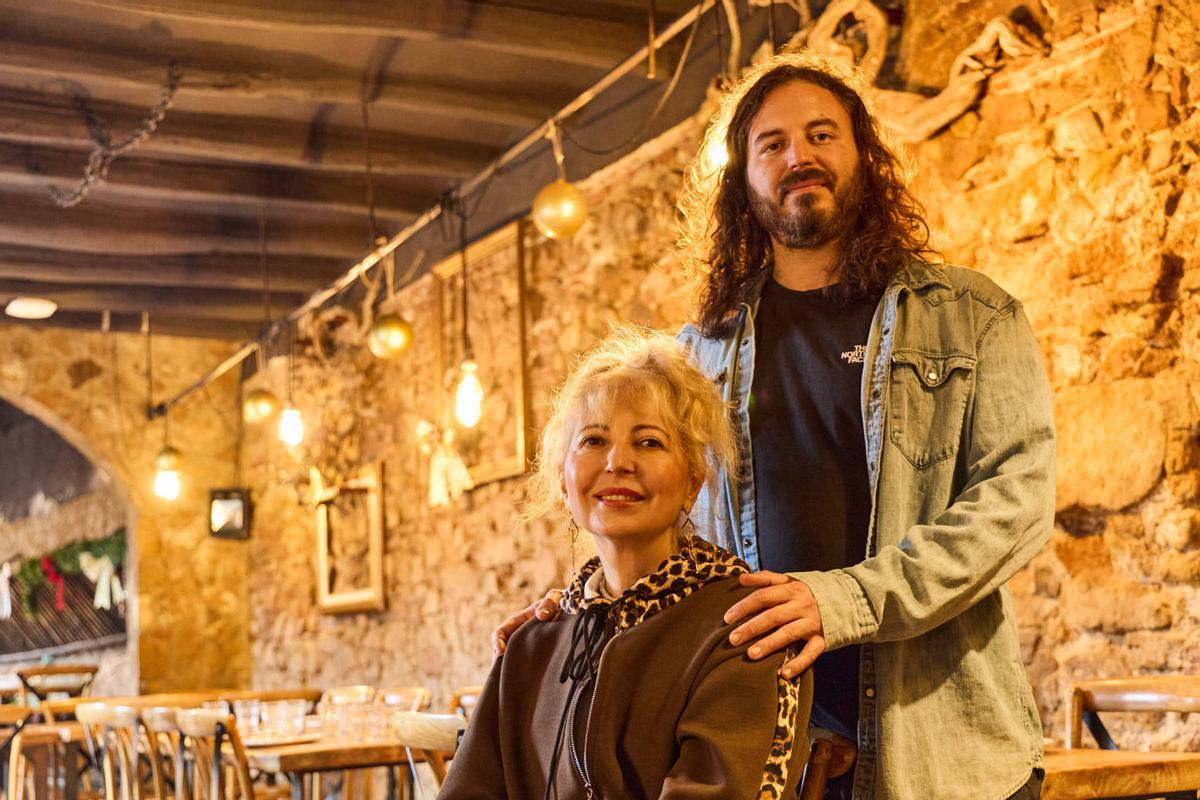 El gerent Daniel Morillas Moreno i la seva mare Maria Asunción Moreno Quintero, propietària de Can Sabata.