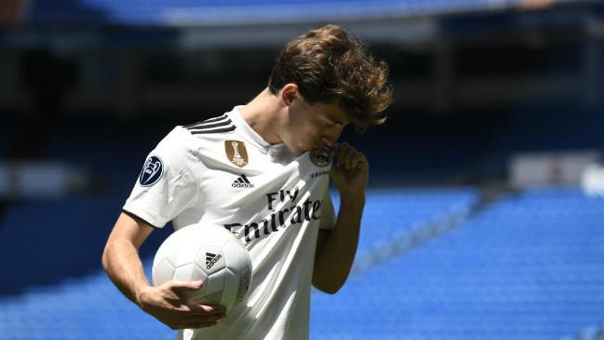 El Real Madrid presenta a Odriozola