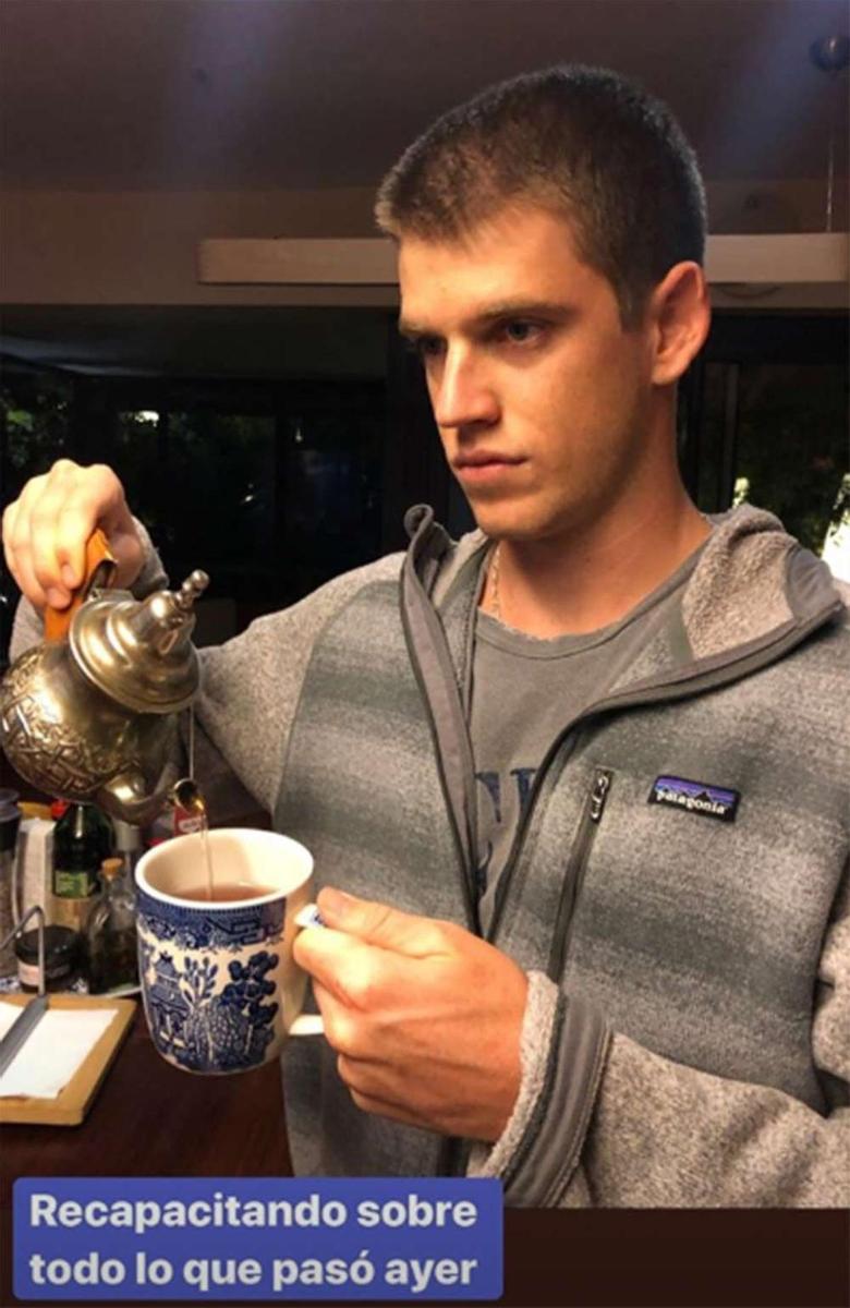 Miguel Bernardeau recapacitando tomando un te
