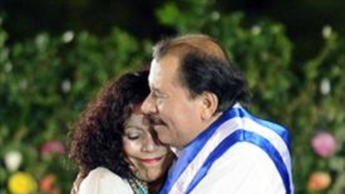 Todopoderosos 8Daniel Ortega y su esposa, Rosario Murillo.