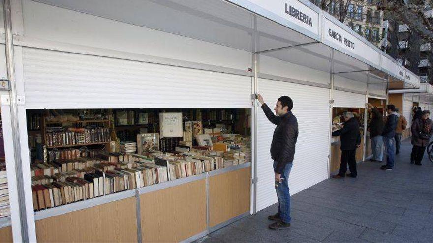 Una imagen de una edición pasada de la Feria del Libro Viejo y Antiguo de Zaragoza.