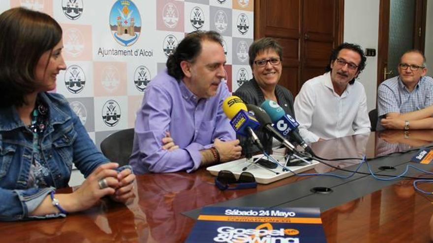 El concierto solidario se presentó en una rueda de prensa en el Ayuntamiento de Alcoy.