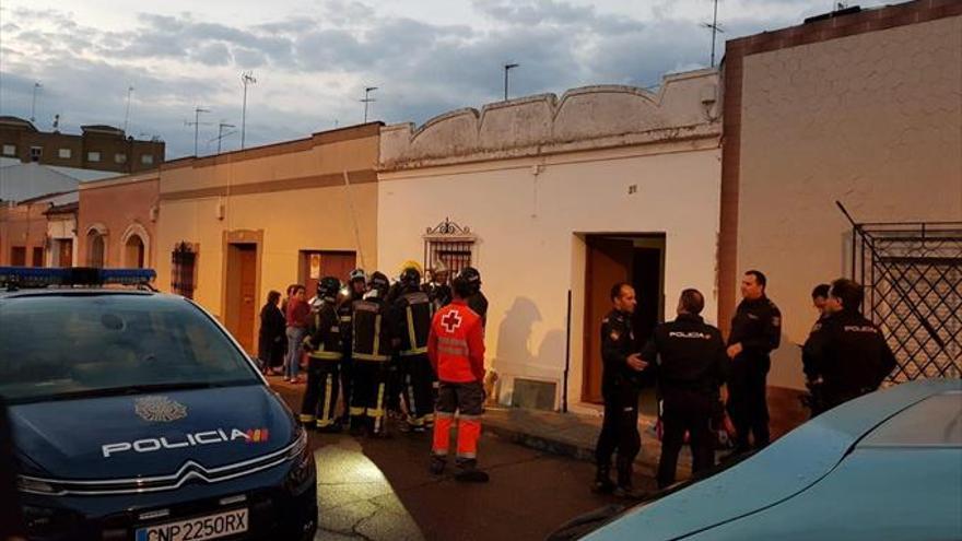 Cuatro heridos leves tras derrumbarse el techo de una casa en Almendralejo