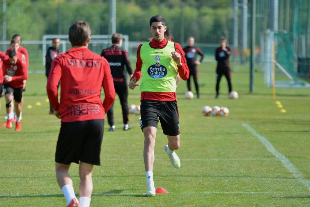 Los jugadores se entrenan en una nueva sesión a las órdenes de José Luis Martí en las instalaciones de la ciudad deportiva de Abegondo.