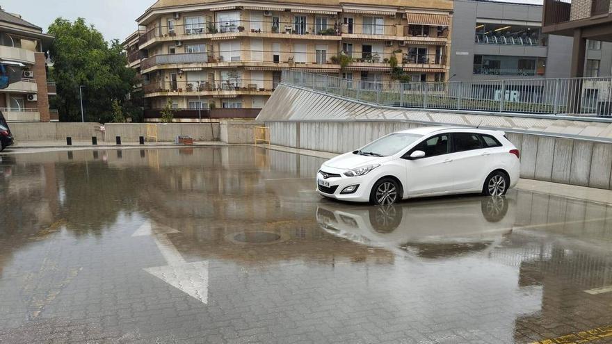 L’aigua a l’Estació d'Autobusos de Manresa no evacua quan plou perquè manca un embornal